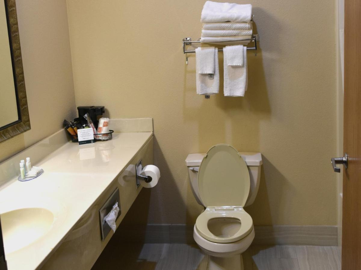 Quality Inn & Suites Brooks Louisville South Extérieur photo
