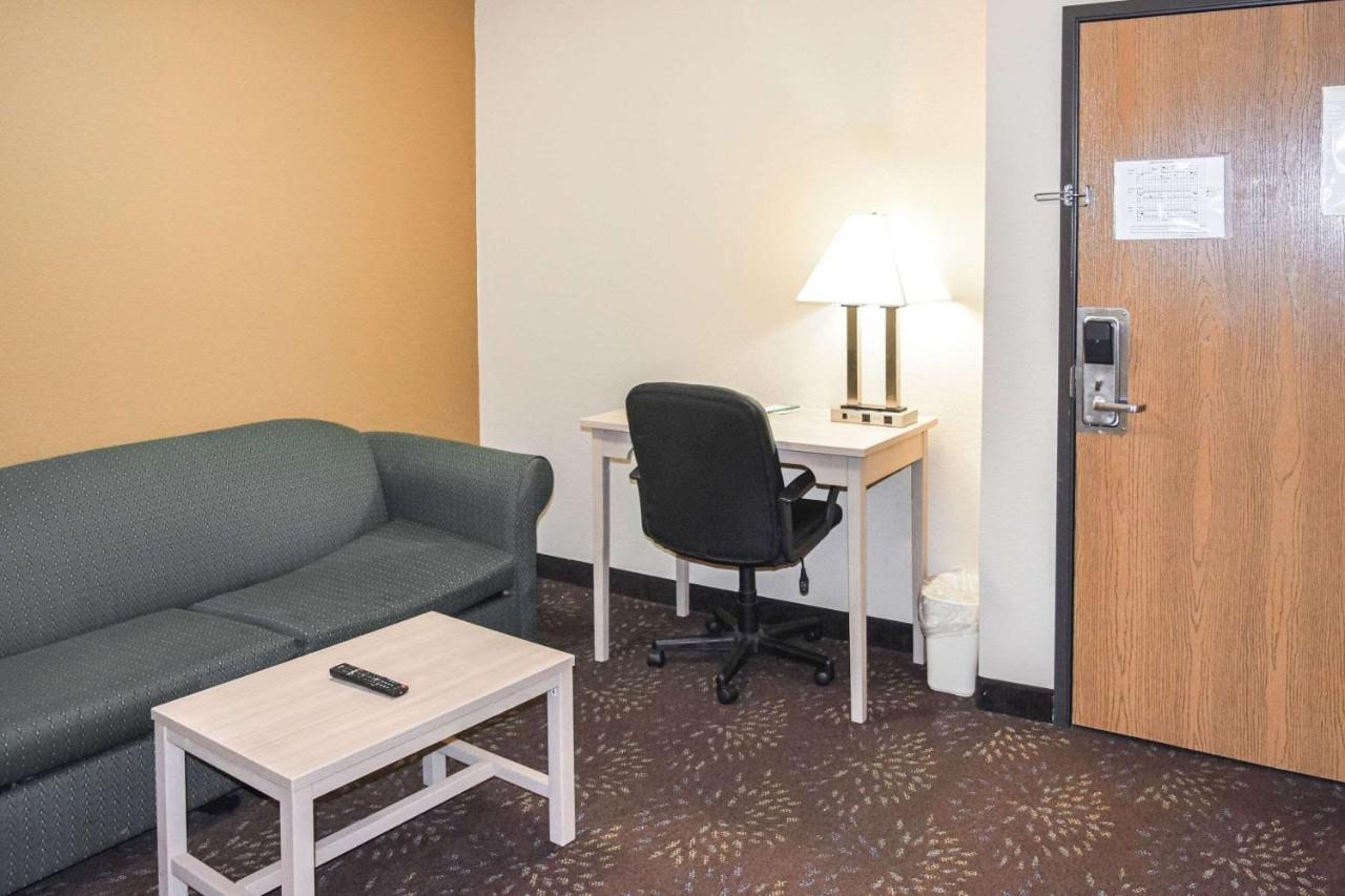 Quality Inn & Suites Brooks Louisville South Extérieur photo