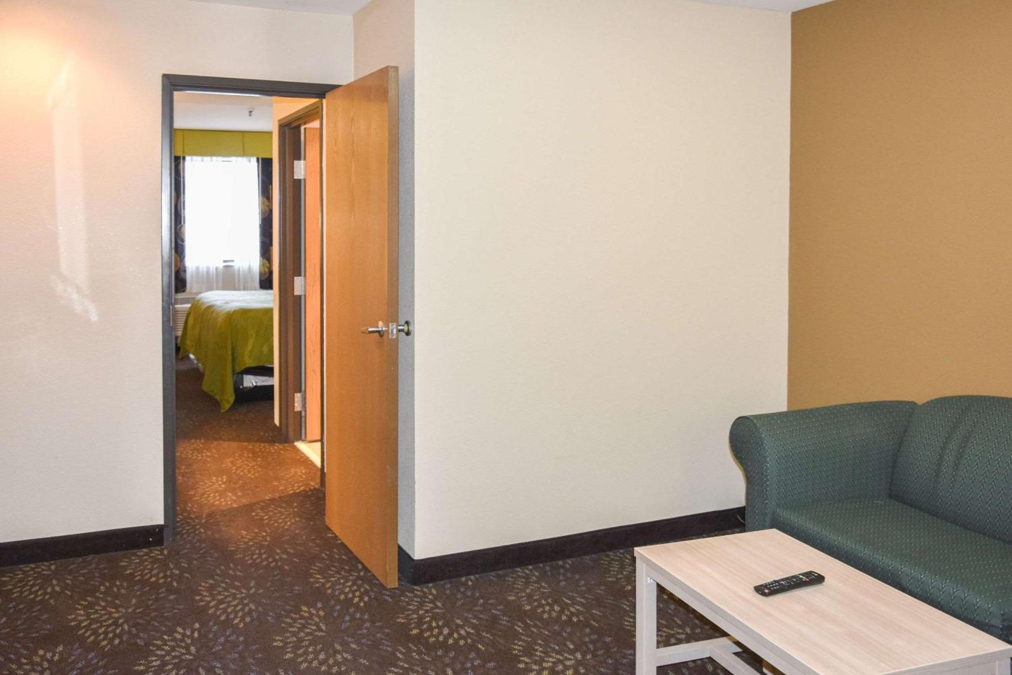 Quality Inn & Suites Brooks Louisville South Extérieur photo